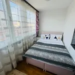Linden Alley Retreat With Free Parking Apartment