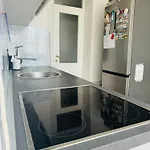 Apartment Linden Alley Retreat With Free Parking