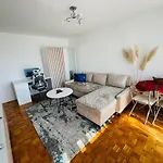 Linden Alley Retreat With Free Parking