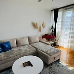 Linden Alley Retreat With Free Parking Apartment *