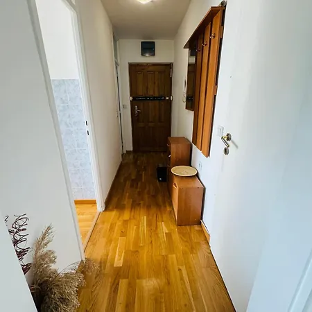 Linden Alley Retreat With Free Parking Apartment